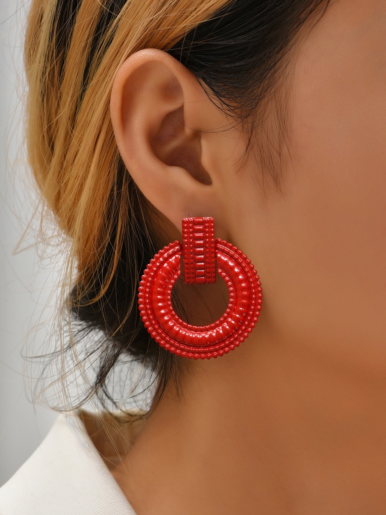 METAL EARRING