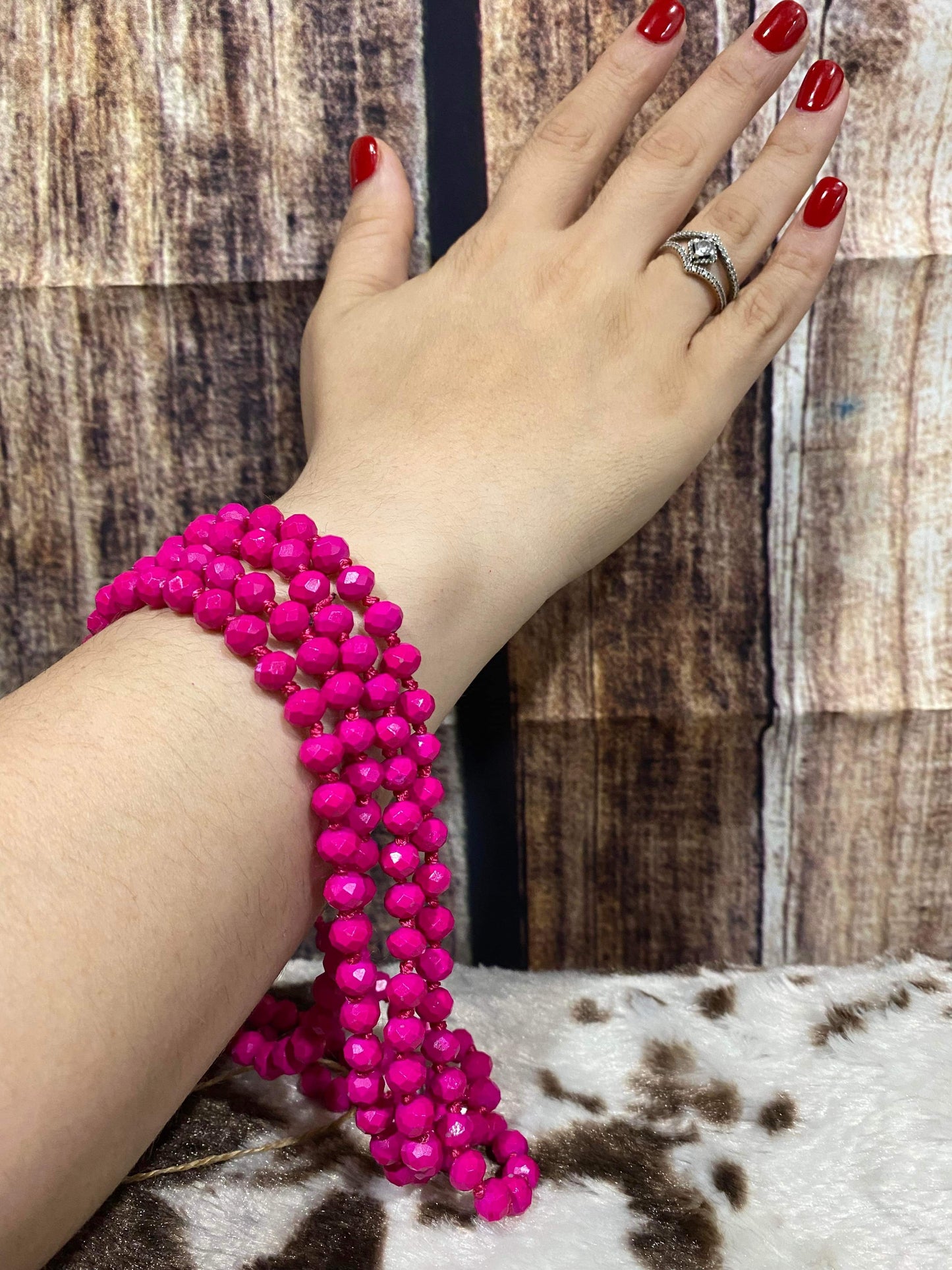 MAGENTA BEADED NECKLACE