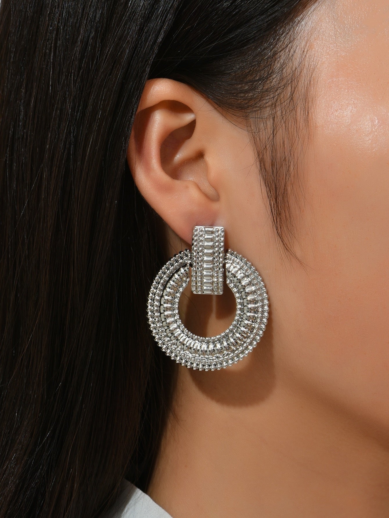 METAL EARRING